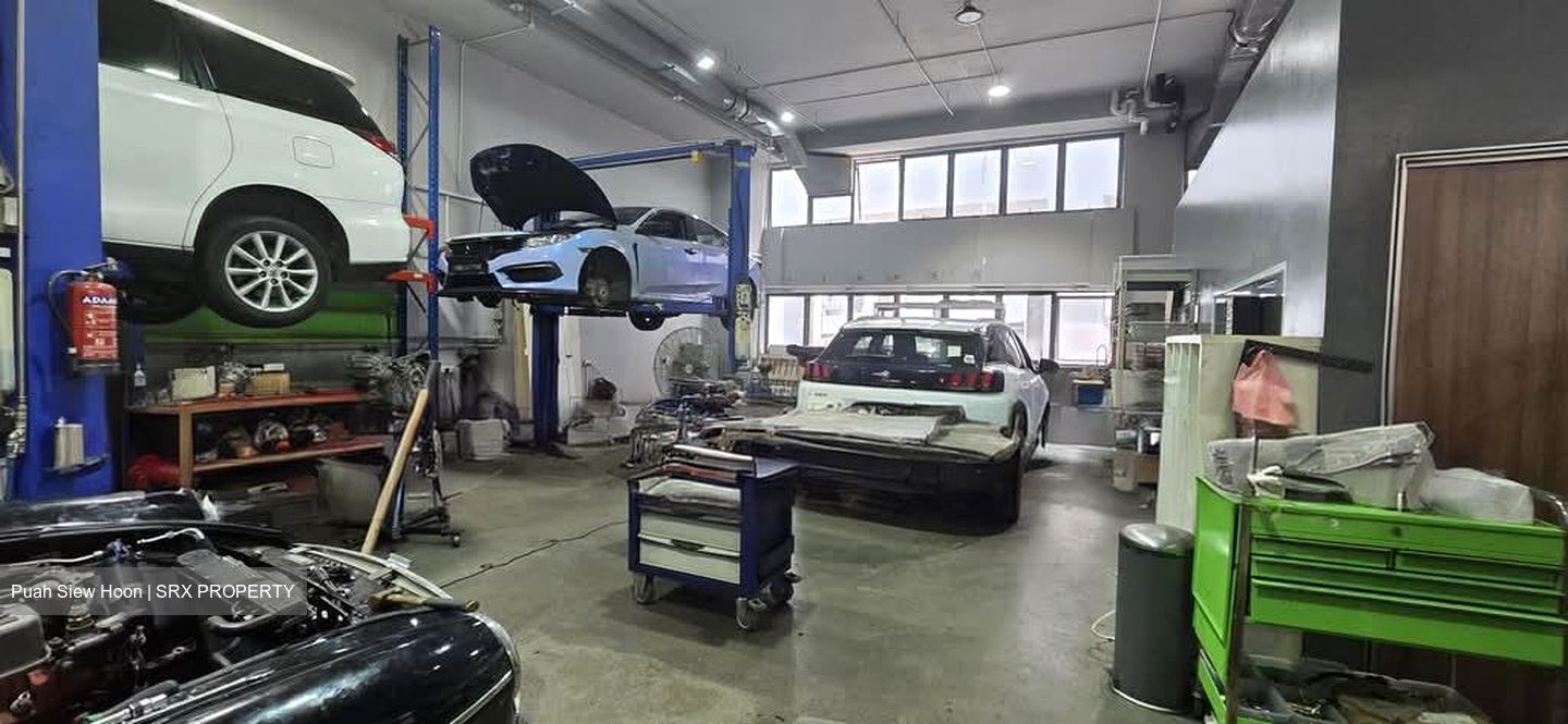 Carros Centre (D25), Factory #564003861